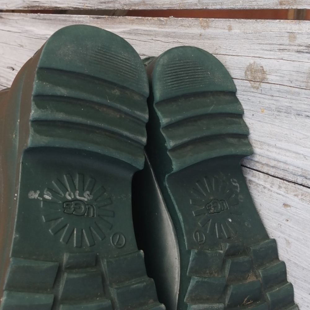 UGG plaid x hunter green rainboots - Picture 9 of 15